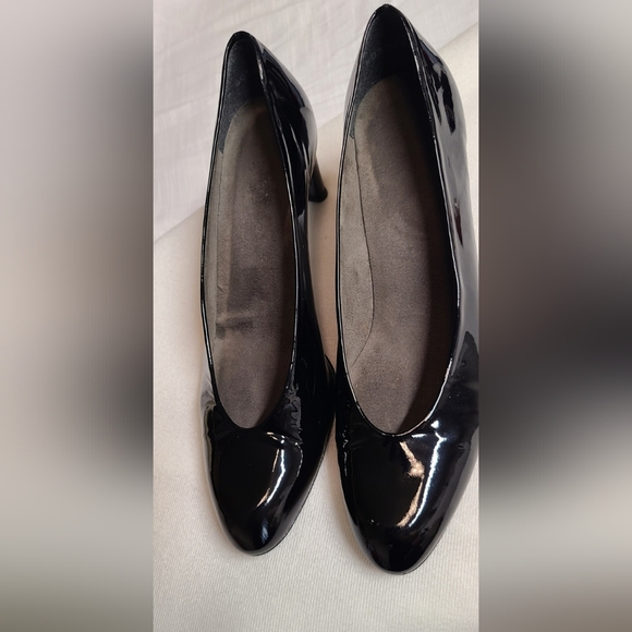 Stuart Weitzman Patent Classic Round Toe Block Heel Shoes Size 6 - Picture 5 of 5